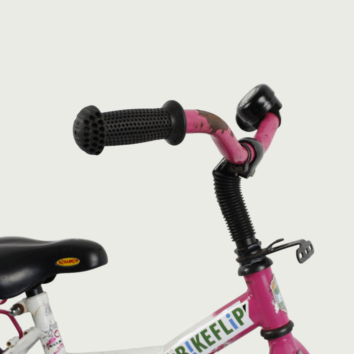 12.108, BikeFlip , 12 inch kinderfiets, roze en wit, 85-100 cm, terugtraprem, handrem, rekje, zijwieltjes beschikbaar