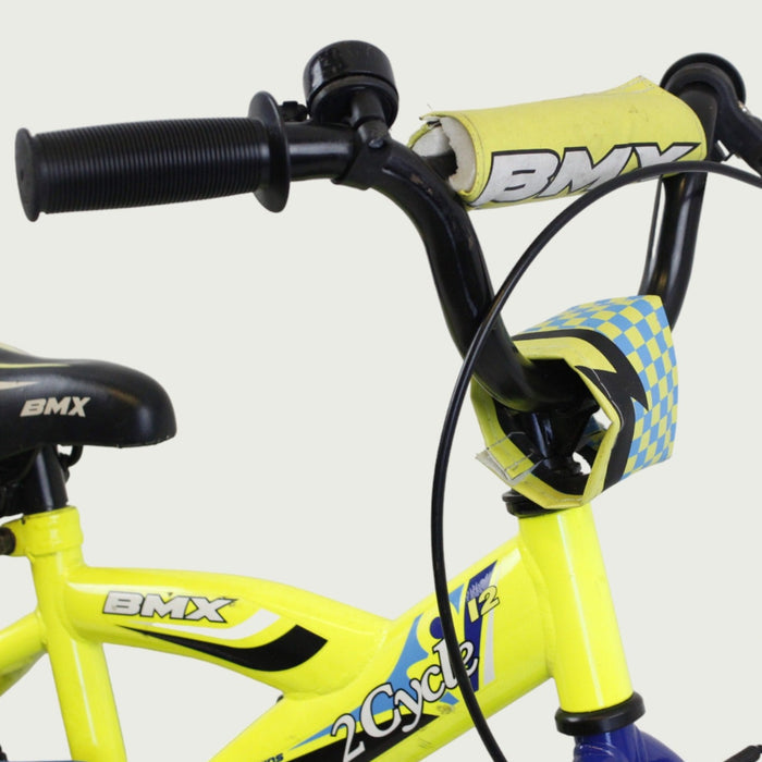 12.153 - BikeFlip, 12 inch kinderfiets, neon gele fiets, BMX fiets, avontuur, terugtraprem, handrem, kabelslot