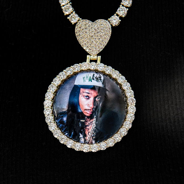 18k Gold Plated / Medium Circle w/ Heart Bail