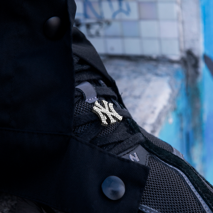 New York Yankees Iced Shoelace Charm - White Gold