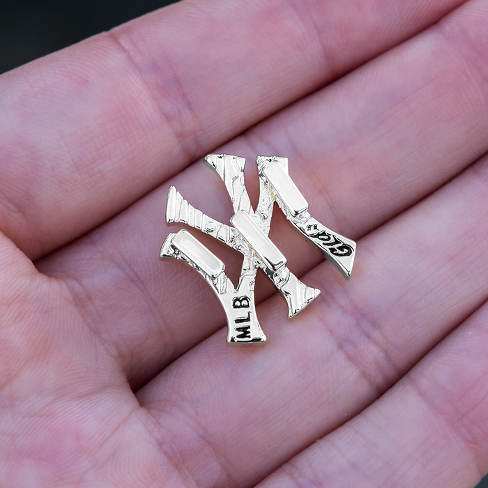 New York Yankees Official MLB Shoelace Charm in White Gold