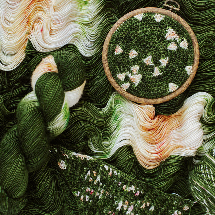 "Primrose" Assigned Pooling Hand-Dyed Yarn – Garden Collection