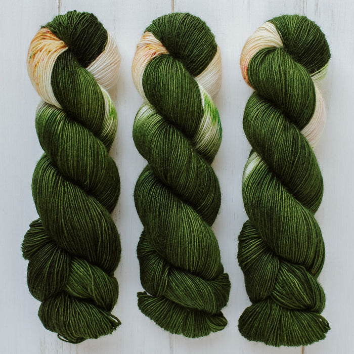 "Primrose" Assigned Pooling Hand-Dyed Yarn – Garden Collection